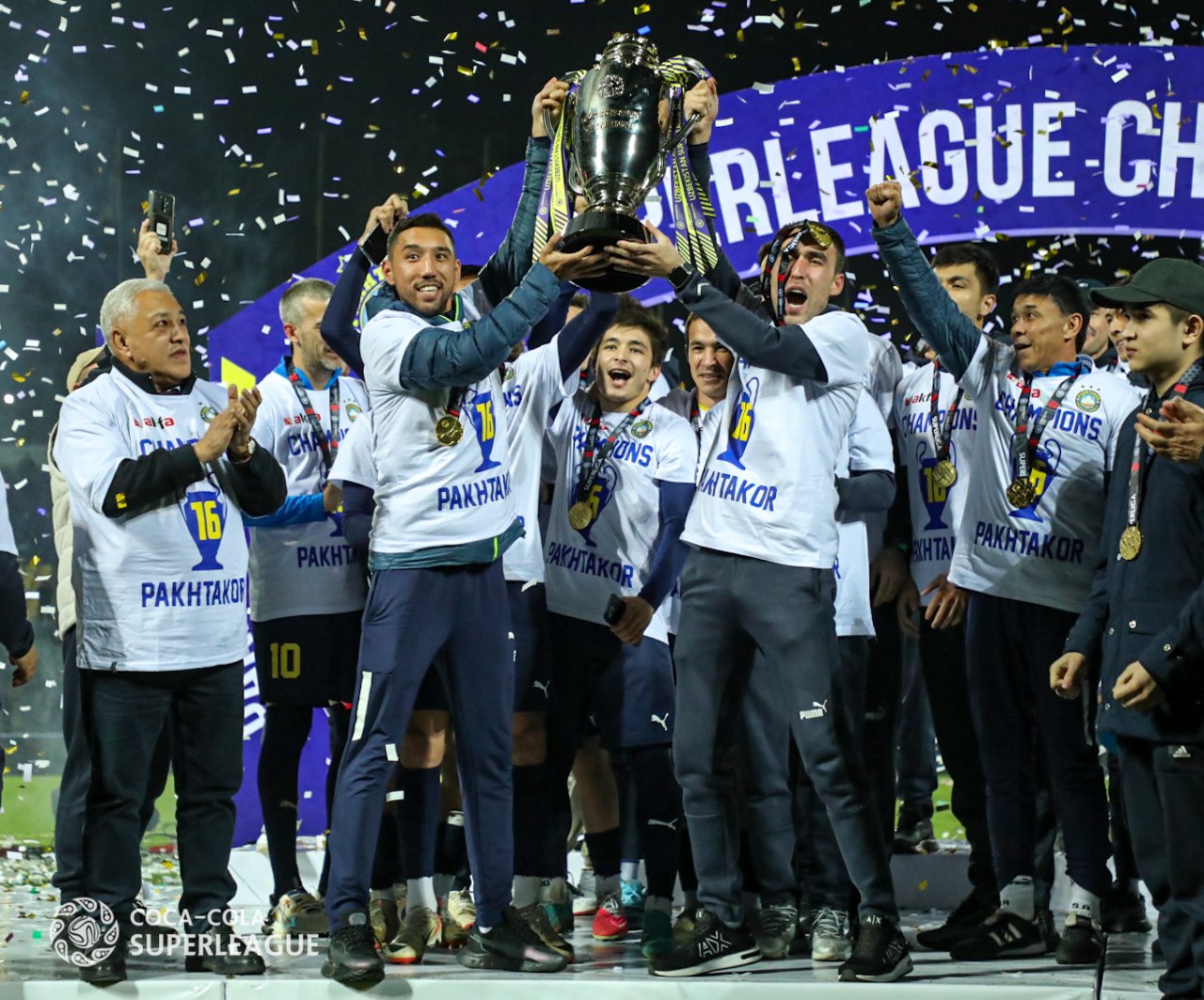 Pakhtakor lifts up Super League trophy
